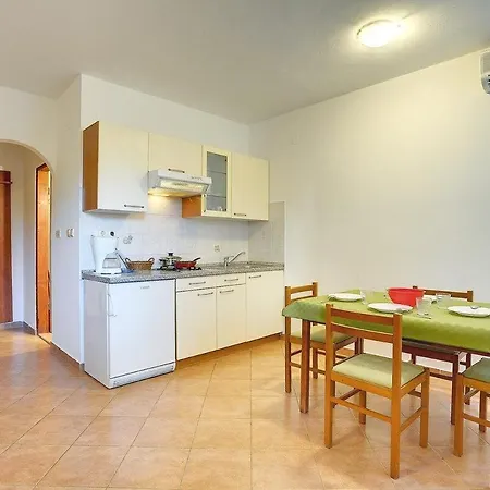 Ulika Apartament *